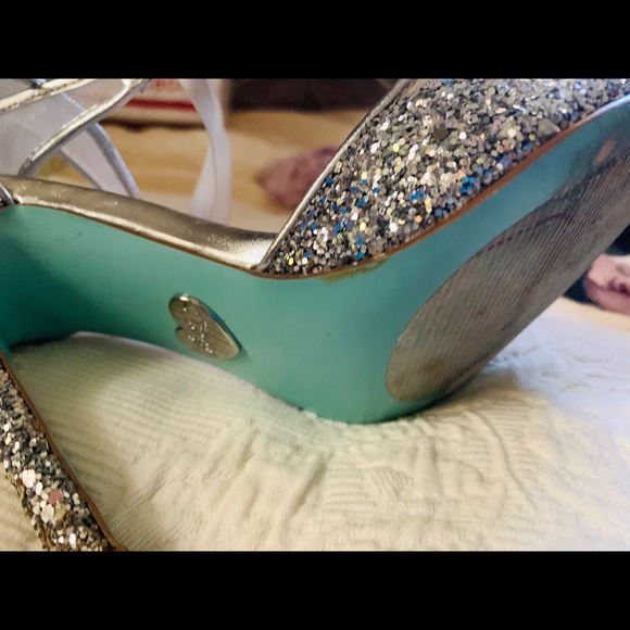Gorgeous Betsy Johnson 4” Heels - Picture 2 of 2